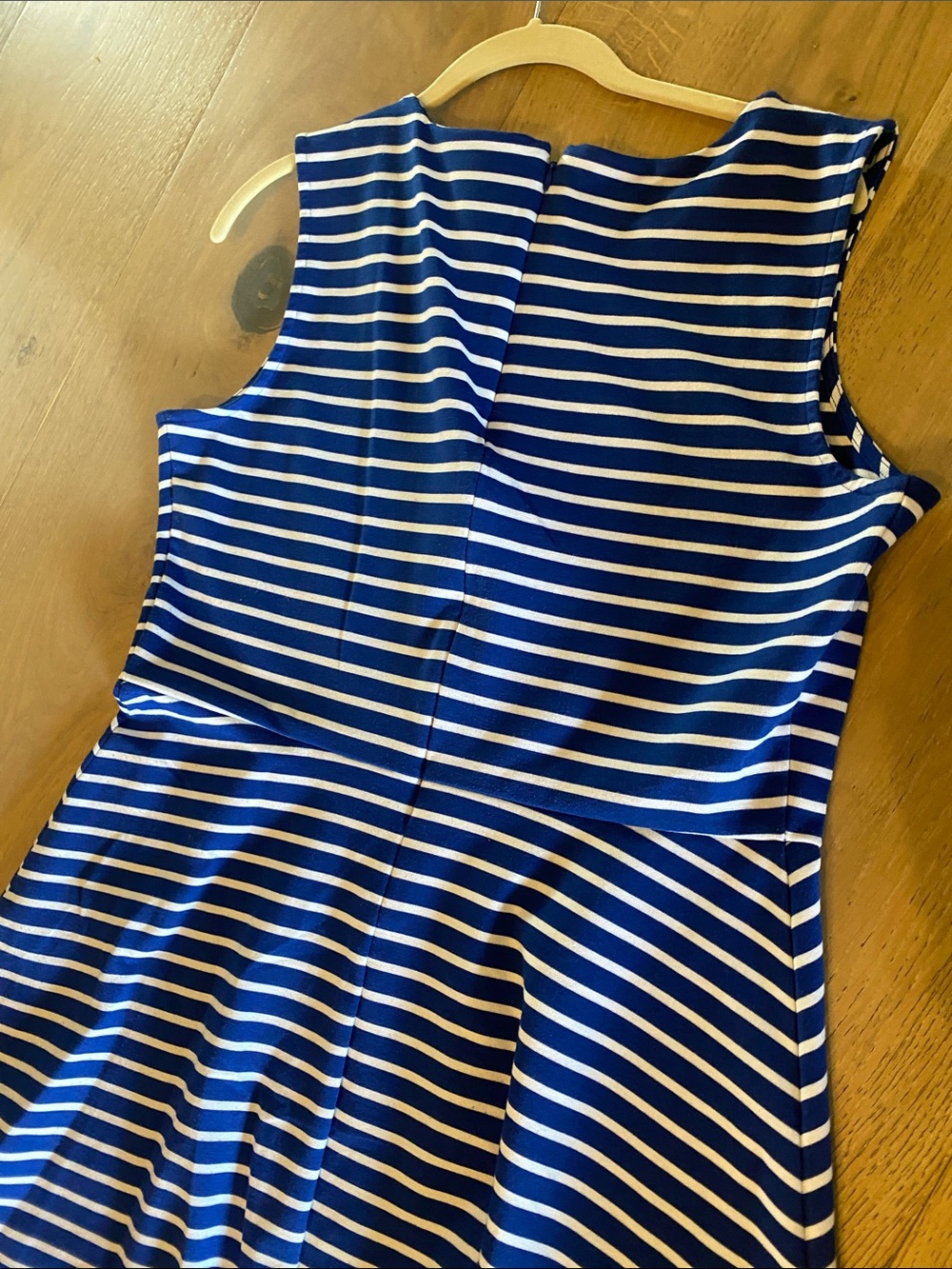 Talbots Blue and White Striped women's top neckline with zipper and clasp - Picture 6 of 6
